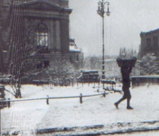 Visergutt på Wessels plass omkring 1900.